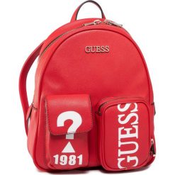 Plecak GUESS - Utility Vibe (VQ) HWVQ77 51320 RED. Czerwone plecaki damskie Guess, z aplikacjami, ze skóry ekologicznej, eleganckie. Za 589,00 zł.