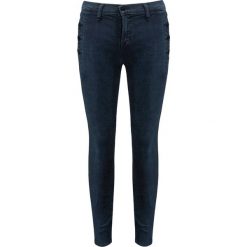 Jeansy J BRAND ZION. Niebieskie jeansy damskie J Brand. W wyprzedaży za 602,00 zł.