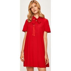 Red Valentino - Sukienka. Fioletowe sukienki damskie Red Valentino, m, bez wzorów, z wiskozy, eleganckie, bez kołnierzyka, z krótkim rękawem, krótkie, mini, oversize. Za 1799,00 zł.