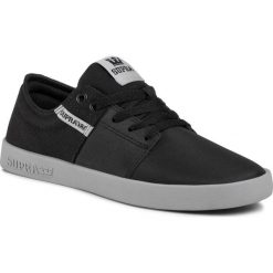 Tenisówki SUPRA - Stacks II 08183-057-M Black Tuf/Lt Grey. Czarne półbuty męskie Supra, na co dzień, bez wzorów, z gumy, eleganckie, bez zapięcia. Za 249,00 zł.
