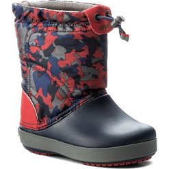 Buty zimowe chłopięce: Śniegowce CROCS – Crocband Lodgepoint Graphic K 204829 Navy/Pepper