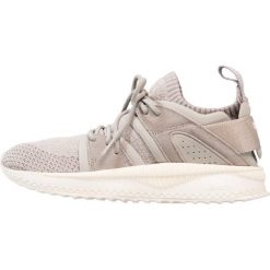 Puma TSUGI BLAZE EVOKNIT Tenisówki i Trampki rock ridge/birch/whisper white. Szare trampki męskie Puma, z materiału. W wyprzedaży za 384,30 zł.