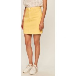 Vero Moda - Spódnica jeansowa. Żółte spódniczki damskie Vero Moda, na co dzień, s, bez wzorów, z bawełny, casualowe, z podwyższonym stanem, mini, proste. W wyprzedaży za 79,90 zł.