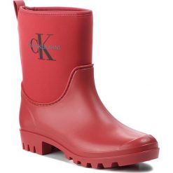 Kalosze CALVIN KLEIN JEANS - Philippa RE9811 Scarlet. Czerwone kalosze damskie Calvin Klein Jeans, na imprezę, z jeansu, eleganckie, bez obcasa, na obcasie, bez zapięcia. W wyprzedaży za 309,00 zł.