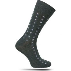 Szare Skarpetki - MORE - Męskie, w Drobny Wzór Geometryczny, Casualowe SKMORE062051strokesgrey. Szare skarpetki męskie More, bez wzorów, z tkaniny. Za 12,90 zł.