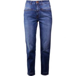 CLOSED PEDAL PUSHER Jeansy Relaxed Fit deep blue. Niebieskie jeansy damskie CLOSED, bez wzorów, z elastanu. Za 669,00 zł.