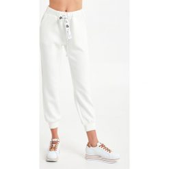 SPODNIE DRESOWE U&B TWINSET. Spodnie damskie Twinset U&B, m, z jeansu. Za 549,00 zł.