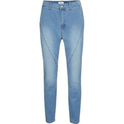 Dżinsy z wyszczuplającymi szwami z kolekcji Maite Kelly bonprix niebieski "bleached used". Niebieskie jeansy damskie bonprix. Za 129,99 zł.