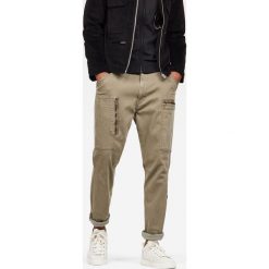 G-Star Raw - Spodnie. Szare spodnie męskie G-Star RAW, na co dzień, bez wzorów, z bawełny, retro. W wyprzedaży za 479,90 zł.