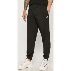 Reebok - Spodnie. Czarne spodnie męskie Reebok, s, bez wzorów, z poliesteru. Za 159,90 zł.