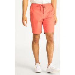 Szorty materiałowe Lee Drawstring L73ULB22. Pomarańczowe spodenki i szorty męskie Lee, m, bez wzorów, z elastanu. Za 249,00 zł.