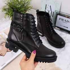 Workery skórzane damskie czarne Dolce Pietro. Czarne botki damskie Dolce Pietro, bez obcasa, bez zapięcia. Za 339,99 zł.