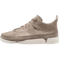 Clarks Originals TRIGENIC FLEX Sneakersy niskie grey. Szare sneakersy męskie marki Clarks Originals, bez wzorów, ze skóry, bez zapięcia. Za 669,00 zł.