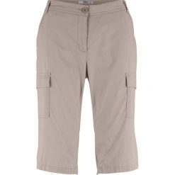 Bermudy ze stretchem i kieszeniami z boku nogawki bonprix kamienisty. Szare spodnie damskie bonprix, bez wzorów. Za 69,99 zł.