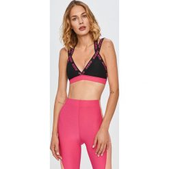 Guess Jeans - Biustonosz sportowy. Różowe biustonosze sportowe damskie Guess Jeans, s, z aplikacjami, z elastanu. Za 229,90 zł.
