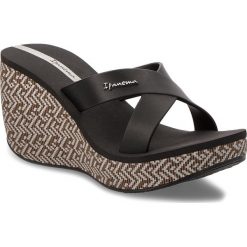 Japonki IPANEMA - Lipstick Straps IV Fem 82288 Black/Black 20766. Czarne klapki damskie marki Ipanema, bez wzorów, z tworzywa sztucznego, bez obcasa, na obcasie. W wyprzedaży za 119,00 zł.