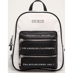 Guess Jeans - Plecak. Białe plecaki damskie Guess Jeans, z nadrukiem, z bawełny. W wyprzedaży za 299,90 zł.
