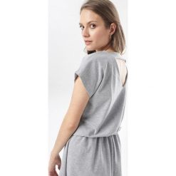 Szara Sukienka Laraisura. Szare sukienki damskie Born2be, na lato, xl, bez wzorów, bez kołnierzyka, bez rękawów. W wyprzedaży za 59,99 zł.