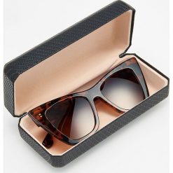 Okulary w etui - Wielobarwn. Szare etui damskie Reserved. W wyprzedaży za 69,99 zł.