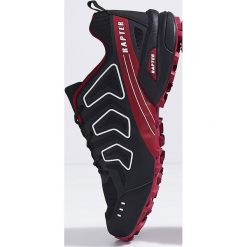 Czarno-Czerwone Buty Sportowe New Beginnings. Czerwone buty sportowe męskie Born2be, z materiału, na sznurówki. Za 129,99 zł.