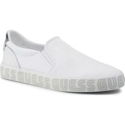 Tenisówki GUESS - Grayci6 FL6YC6 FAB12 WHITE. Białe półbuty damskie Guess, z aplikacjami, z gumy, bez zapięcia. Za 379,00 zł.