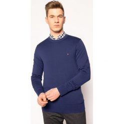 Sweter TOMMY HILFIGER Crew Neck MW0MW10857. Niebieskie swetry męskie TOMMY HILFIGER, xl, bez wzorów, klasyczne, z klasycznym kołnierzykiem, bez kaptura. W wyprzedaży za 289,00 zł.