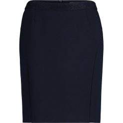 Spódnica w kolorze granatowym. Niebieskie spódniczki damskie Betty & Co, bez wzorów, mini. W wyprzedaży za 109,95 zł.