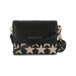 Versace Jeans Pochette E1VSBBH1_70782. Kopertówki damskie Versace Jeans, w paski, z jeansu, na ramię, z nadrukiem, bez dodatków. Za 586,00 zł.