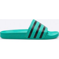 Adidas Originals - Klapki. Zielone kapcie męskie marki adidas Originals, z materiału. W wyprzedaży za 159,90 zł.