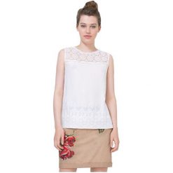 Desigual Bluzka Damska Blusa Sol 74B2Wh3 1000 (Rozmiar M). Szare bluzki damskie marki Desigual, m, w koronkowe wzory, z koronki, eleganckie, bez kołnierzyka, bez rękawów. W wyprzedaży za 177,00 zł.