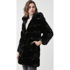 Czarna Kurtka Ballpark. Czarne kurtki damskie Born2be, na zimę, s, z futra, długie. Za 329,99 zł.