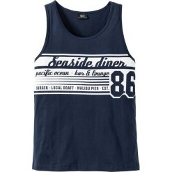 Top na szerokich ramiączkach, z nadrukiem bonprix ciemnoniebieski. Niebieskie koszulki męskie bonprix, s, z nadrukiem, bez kołnierzyka, bez rękawów. Za 29,99 zł.