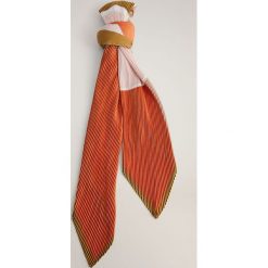 Mango - Chusta Shape. Pomarańczowe szaliki damskie Mango, bez wzorów, z poliesteru. W wyprzedaży za 55,90 zł.