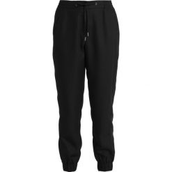 More & More Spodnie materiałowe black. Czarne spodnie damskie marki More & More, bez wzorów, z lyocellu. Za 379,00 zł.