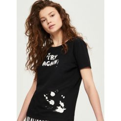 Bluzki, topy, tuniki: T-shirt z wycięciem na plecach – Czarny
