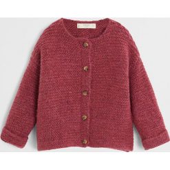 Mango Kids - Kardigan dziecięcy Cora 80-104 cm. Brązowe swetry dziewczęce z poliesteru, z okrągłym kołnierzem. W wyprzedaży za 49,90 zł.