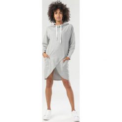 Szara Bluza Acalephite. Szare bluzy damskie Born2be, uniwersalny, bez wzorów, bez rękawów, z kapturem. Za 139,99 zł.