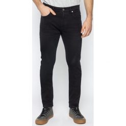 Jeansy Skinny Fit Guess Chris M01A27 D3YA2. Czarne jeansy męskie Guess, m, z aplikacjami, z elastanu. W wyprzedaży za 279,00 zł.