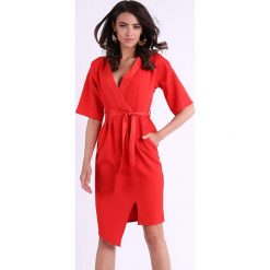 Sukienka w kolorze czerwonym. Czerwone sukienki damskie Jesienny butik, xs, bez wzorów, z asymetrycznym kołnierzem, bez rękawów, mini, asymetryczne. W wyprzedaży za 129,95 zł.