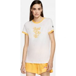 Nike Ringer Koszulka Żółty Biały. Żółte koszulki damskie Nike, xl, z nadrukiem, z bawełny, bez kołnierzyka. Za 111,95 zł.