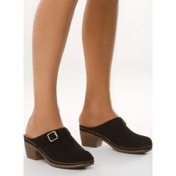 Czarne Klapki Sapient. Czarne klapki damskie Born2be, z aplikacjami, z nubiku, bez obcasa, na obcasie. Za 79,99 zł.