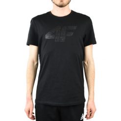 4F Men's T-shirt H4L20-TSM012-20S t-shirt męskie czarne L. Czarne t-shirty męskie 4f, s, z aplikacjami, z bawełny, sportowe, bez kołnierzyka, krótkie. W wyprzedaży za 39,99 zł.
