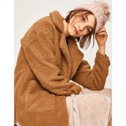 Answear - Kurtka. Żółte kurtki damskie ANSWEAR, s, bez wzorów, z poliesteru, długie. W wyprzedaży za 139,90 zł.