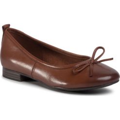 Baleriny TAMARIS - 1-22114-25 Brandy 306. Pomarańczowe baleriny damskie Tamaris, bez wzorów, ze skóry ekologicznej, klasyczne, bez obcasa, na płaskiej podeszwie, bez zapięcia. Za 199,00 zł.