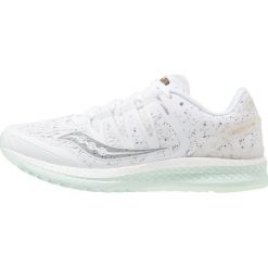 Saucony LIBERTY ISO Obuwie do biegania Stabilność white. Białe buty sportowe męskie Saucony, bez wzorów, z tworzywa sztucznego, sportowe, do biegania. Za 719,00 zł.