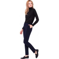 Granatowe spodnie w kant L'AF MARONI. Niebieskie spodnie damskie L’AF, l, bez wzorów, z elastanu, eleganckie. W wyprzedaży za 159,00 zł.