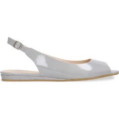 Sandały ROSITA. Szare sandały damskie Gino Rossi, w paski, ze skóry, eleganckie, bez obcasa, na płaskiej podeszwie, z paskami. Za 299,90 zł.