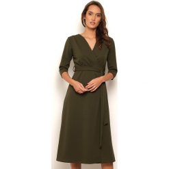 Sukienka "Jeanne" w kolorze khaki. Brązowe sukienki damskie Manoukian, m, midi, kopertowe. W wyprzedaży za 109,95 zł.