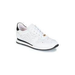 Buty André OPALINE. Białe trampki i tenisówki damskie Andre, bez wzorów, bez zapięcia. Za 343,20 zł.