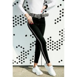 Damskie spodnie ELMAIRA. Czarne jeansy damskie Damskie spodnie ELMAIRA. W wyprzedaży za 39,00 zł.